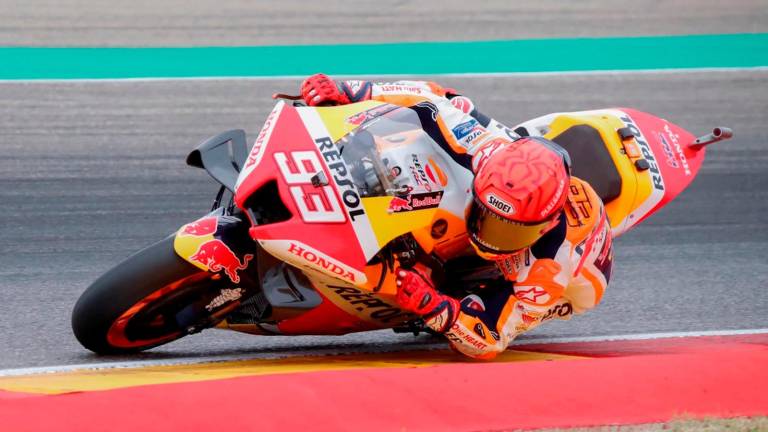El español Marc Márquez pilotando de forma espectacular su Honda en un entrenamiento de MotoGP. Foto: M.M.