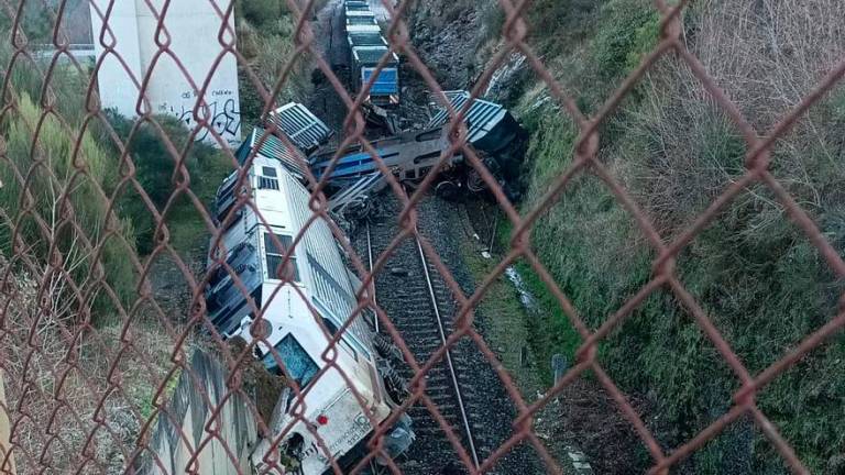 El tren de mercancías descarrilado FOTO: FDV / VÍDEO: ÁNGEL GRAÑA
