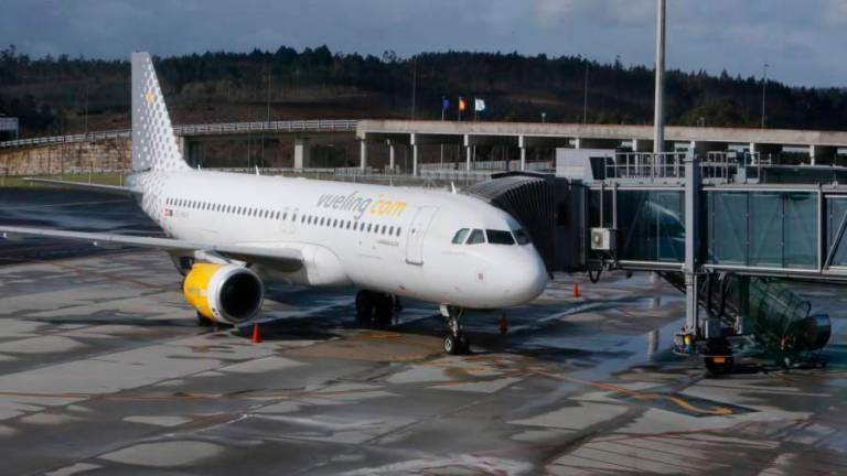 Vueling ofrecerá el 80 % de sus vuelos en Lavacolla como servicios mínimos en la huelga de tripulantes