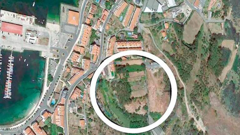 Localización de la parcela en la que se construirá el nuevo colegio de Portosín. Foto: C. O Son