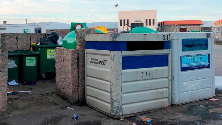 Contenedores de basura en Porto do Son.