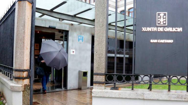 profesionales. Entrada a las instalaciones que la Xunta de Galicia posee en San Caetano (Santiago de Compostela). Foto: Antonio Hernández 