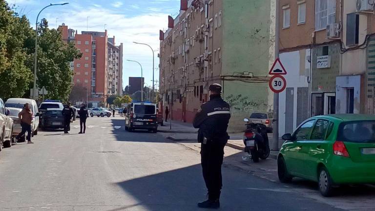 Un hombre se atrinchera y amenaza con hacer explotar una bombona en Huelva