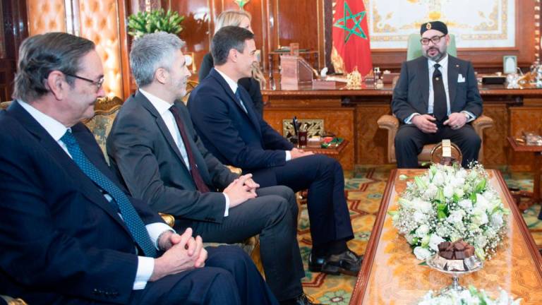 Sánchez y Marlaska con el rey Mohamed VI en una visita a Marruecos en 2018. Foto: E.P.