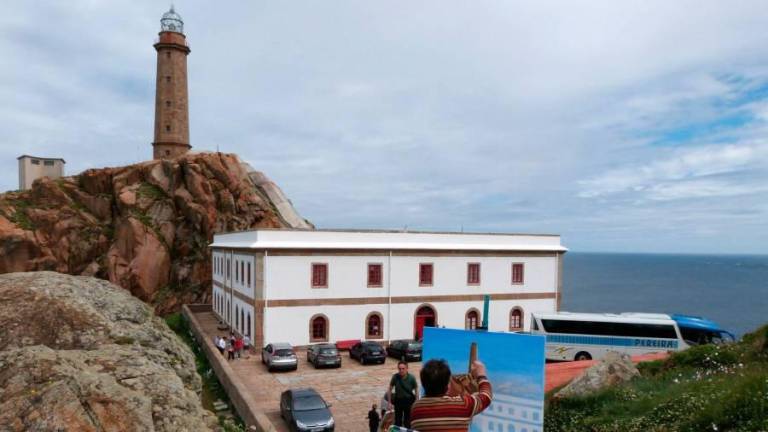 Faro de cabo Vilán, en Camariñás, un dos símbolos da Costa da Morte. Foto: J. M. R.