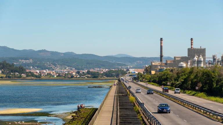 Vista exterior de la fábrica de Ence en Pontevedra (Europa Press)