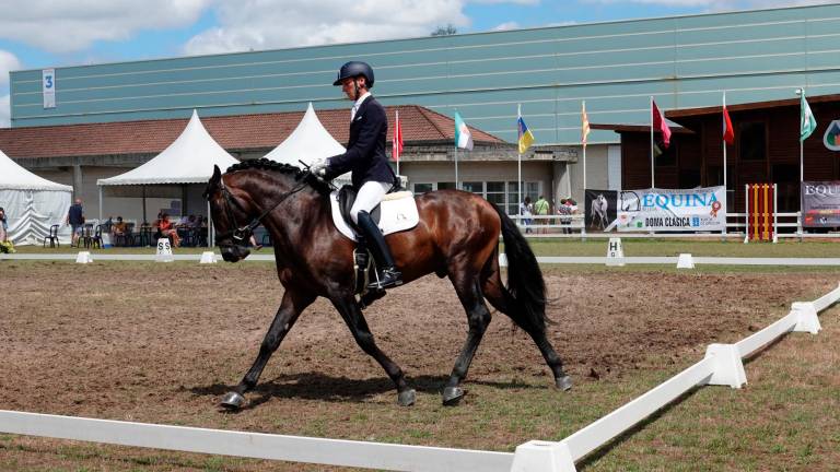 Un xinete amosa a súa destreza e a do seu cabalo nun concurso celebrado no pasado verán dentro do salón Equina. Fotos: F.I.