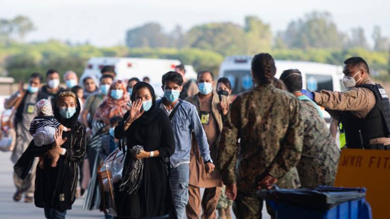 Refugiados afganos llegando a la base de Rota (Cádiz) este martes, 31 de agosto, en el marco de la operación de ayuda. Foto: María José López 