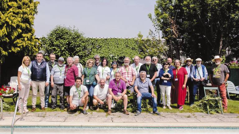 Foto de familia dos participantes nos Encontros coa Arte do Concello de Brión. Foto: CDB