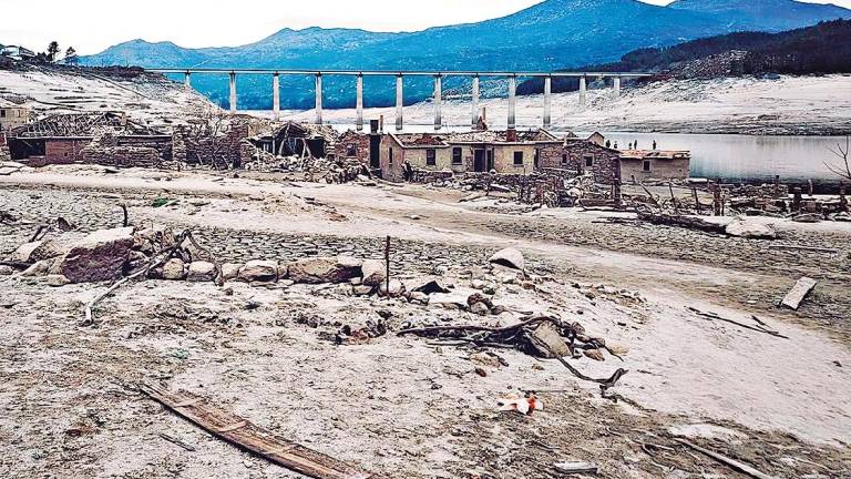 Ruinas de Aceredo. Hasta pueden verse los muros de separación de las antiguas fincas. Foto: ECG