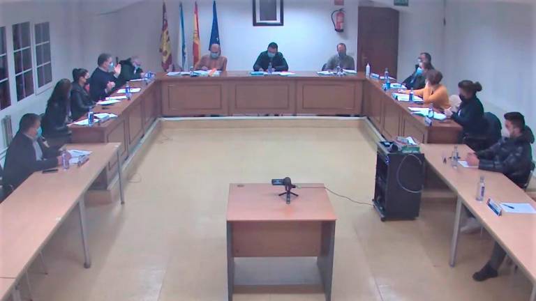 El pleno de Santa Comba donde un único voto a favor, el del alcalde, dio luz verde al Plan Único provincial. Foto: CSC