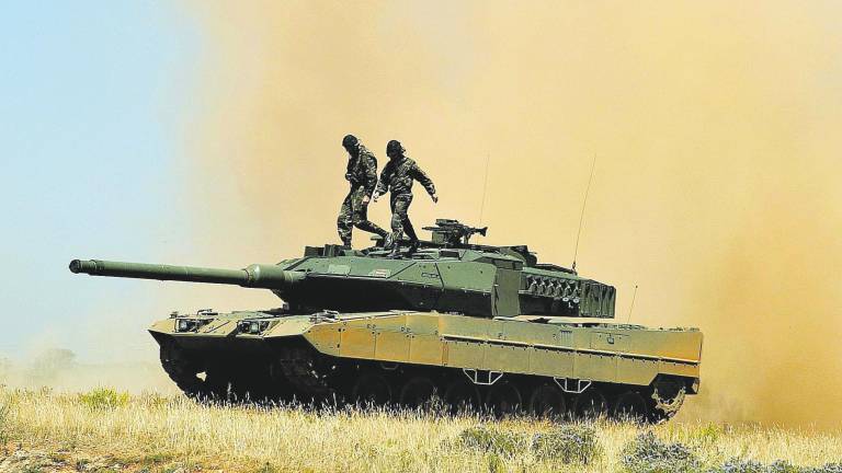Un carro de combate en acción en la guerra de Ucrania