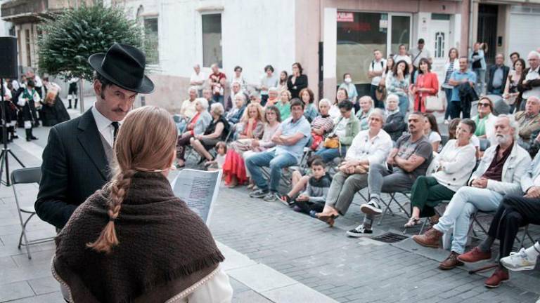Alba Bermúdez e Toño Casais protagonizaron unha lectura dramatizada de escenas da obra ‘O Fidalgo’. Foto: C. Carballo