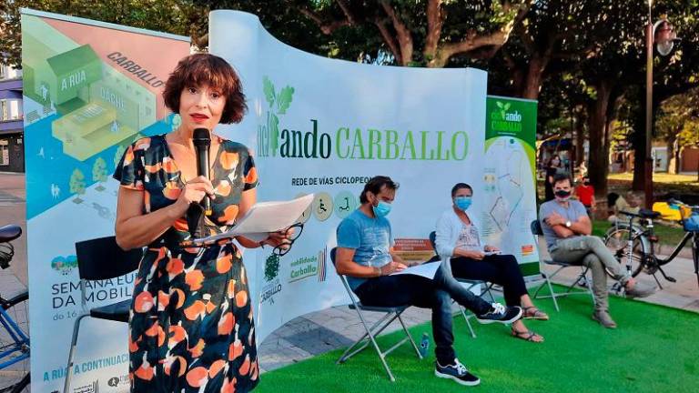 A presentadora Neves Rodríguez conduciu a presentación do proxecto Cicl-Ando Carballo. Foto: C. C.