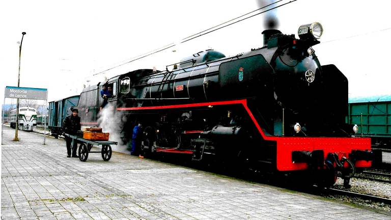 Exposición. Locomotora de vapor Mikado 141 f 2111 expuesta en Monforte. Foto: MdelF