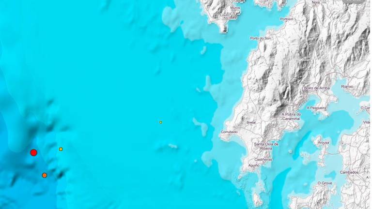 EL EPICENTRO. A la izquierda, el punto rojo indica la localización del epicentro del terremoto de mayor intensidad (4,6), frente a Ribeira. Foto: I.G.N. 