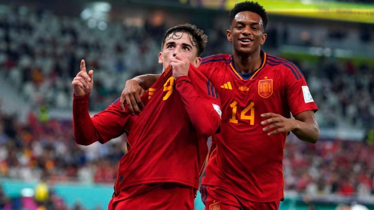 ilusión. Gavi y Balde celebran un gol con la selección española durante un partido previo en Catar. Foto: a Europa Press