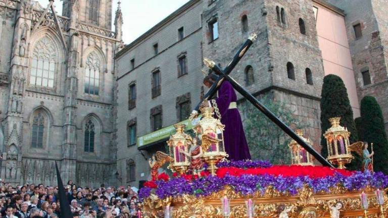 <b>Cataluña</b>. Unas 300.000 personas se concentran en las procesiones del Viernes Santo en Barcelona. (Fuente, elconfidencialdigital.com)