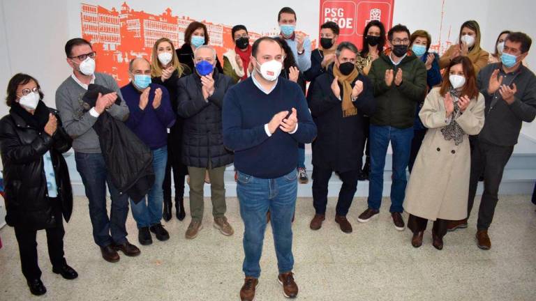 Los socialistas de A Coruña eligen a Bernardo Fernández