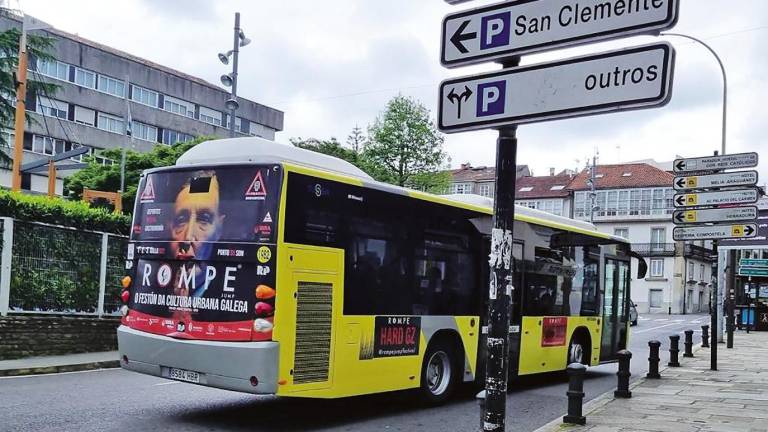 O Rompebús xa percorre as rúas de Santiago de Compostela dende hai uns días. Foto: Rompetiño Jump