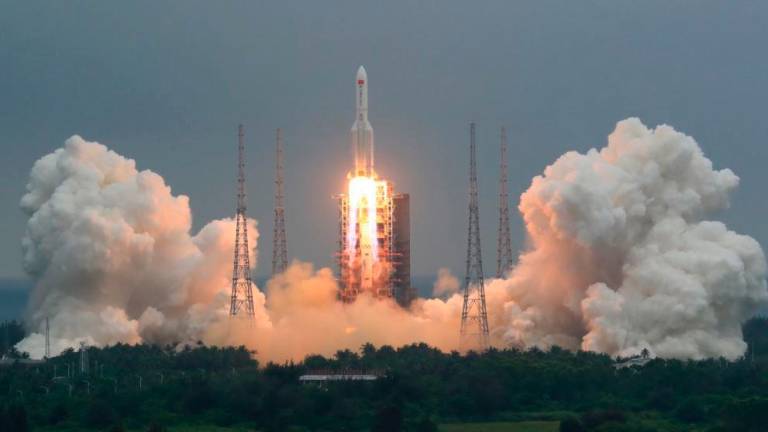 Cohete Larga Marcha 5B que puso en órbita el módulo central de la estación espacial china. Foto: Europa Press