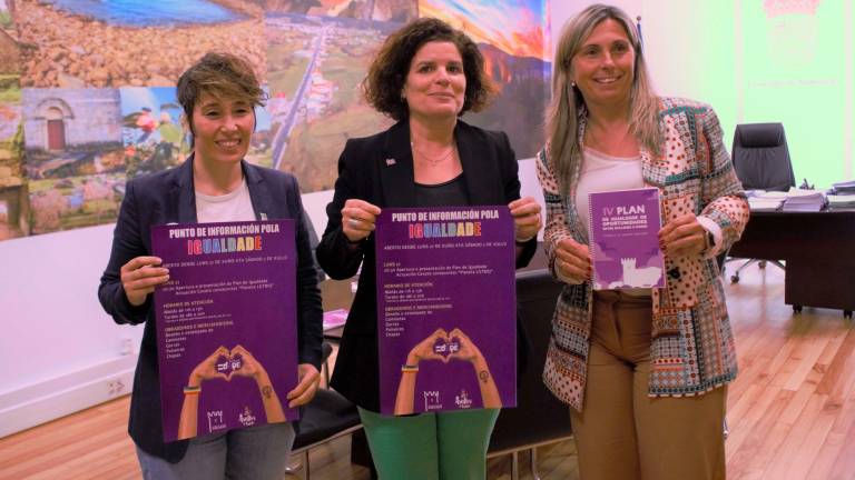 María José Pose, á esquerda, María Rivas e Mónica Rodríguez na presentación do Plan de Igualdade. Foto: C. V.