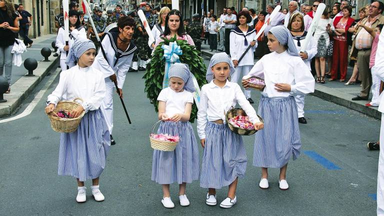 Procesión en una edicion pasada de las fiestas da Virxe do Carme en Pontecesures. Foto: C.P.