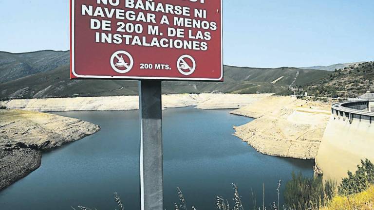 señal de peligro en el embalse de As Portas en la cuenca Miño-Sil (Ourense). Foto: Rosa Veiga