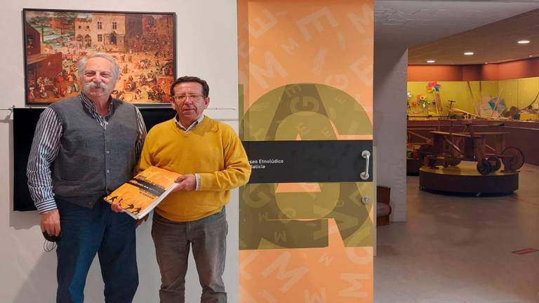 Ricardo Pérez y Verdes, izquierda, con Antonio Quintanilla, coleccionista asturiano. Foto: Melga