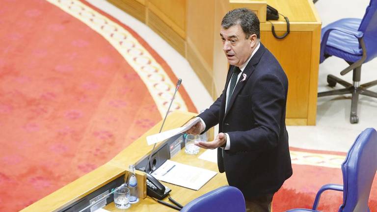 Román Rodríguez, durante una reciente intervención en el Parlamento gallego Foto: C.Paz