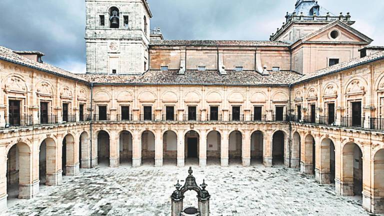 El monasterio de Santiago de Uclés, en la provincia de Cuenca, fue construido por la Orden de Santiago.