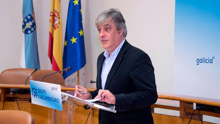Imagen de archivo del portavoz parlamentario del PPdeG, Pedro Puy, en rueda de prensa. FOTO: PPDEG