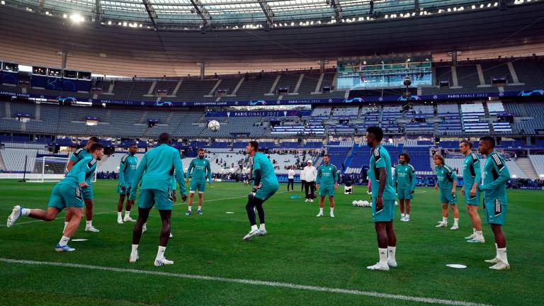LOS JUGADORES del Real Madrid, ayer, durante el entrenamiento previo a la final, en el Stade de France. Foto: Nick Potts 