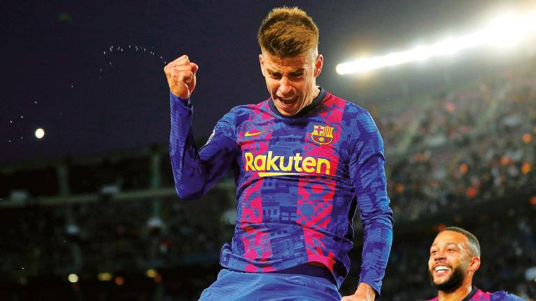 DECISIVO Gerard Piqué celebra el gol que valió la victoria del Barça. Foto: Alberto Esteve