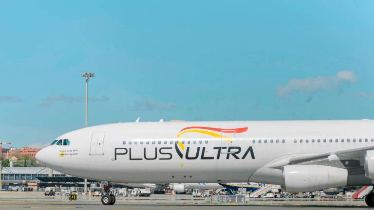 Uno de los cuatro aviones que conforman la flota de la aerolínea Plus Ultra. Foto: E.P.