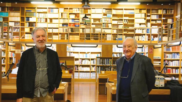 Beramendi, á dereita, e Vilar, na biblioteca do Museo do Pobo Galego. Foto: Fernando Blanco