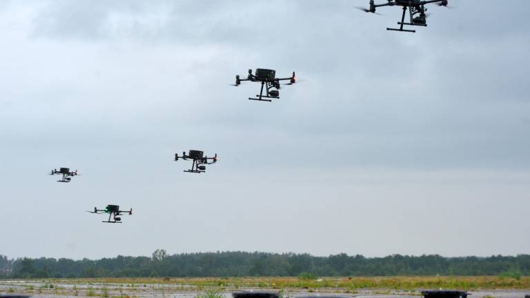 UN ‘ÉJÉRCITO’ de drones especializados en vigilancia militar sobrevolando el espacio aéreo de Ucrania Foto: E. P 