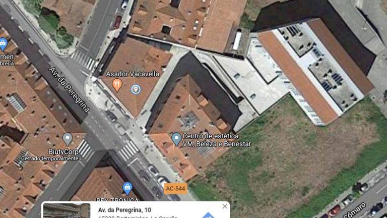 Vista del número 10 de la Avenida da Peregrina, en Bertamiráns, donde se encuentra el asador Vacavella. GOOGLE MAPS