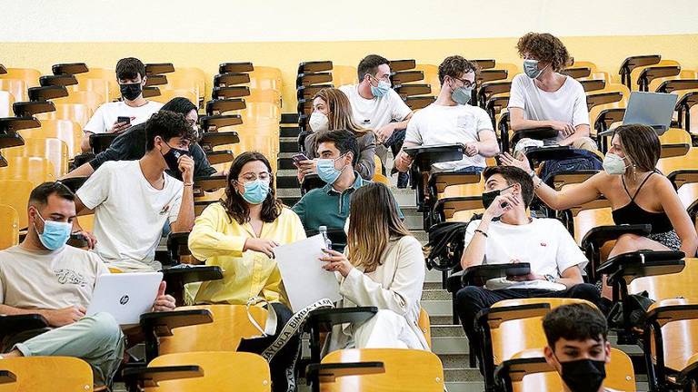 Estudantes universitarios nunha aula da facultade compostelá de Económicas. Foto: F.Blanco
