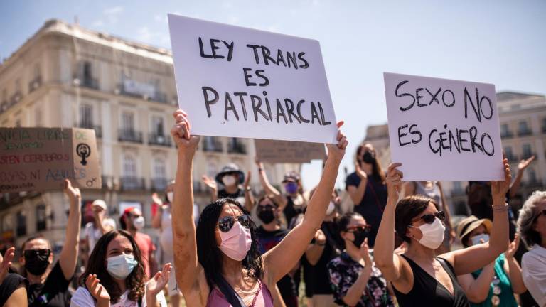 Participantes en la manifestación contra la ley trans en Madrid. Foto: Alejandro Martínez Vélez/E.P.
