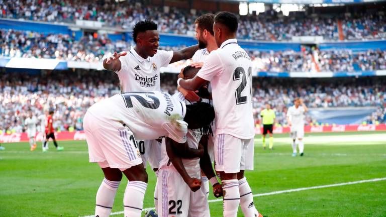 LOS JUGADORES del Real Madrid celebran el tanto de Antonio Rüdiger, ayer. Foto: E. Press