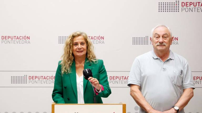 Carmela Silva y César Mosquera durante la presentación a los medios del Plan de Concellos correspondiente a 2023. Foto: Diputación de Pontevedra