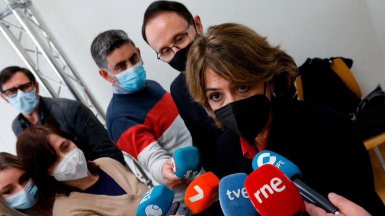 Dolores Delgado, fiscal general del Estado, atendiendo a los periodistas en un acto en Murcia. Foto: Edu Botella/E.P.
