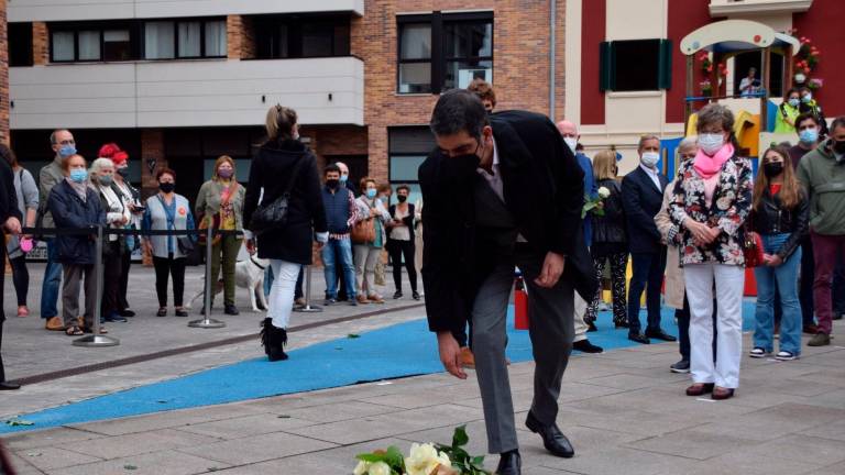 Flores a María José Bravo, víctima del terrorismo. Foto: EP