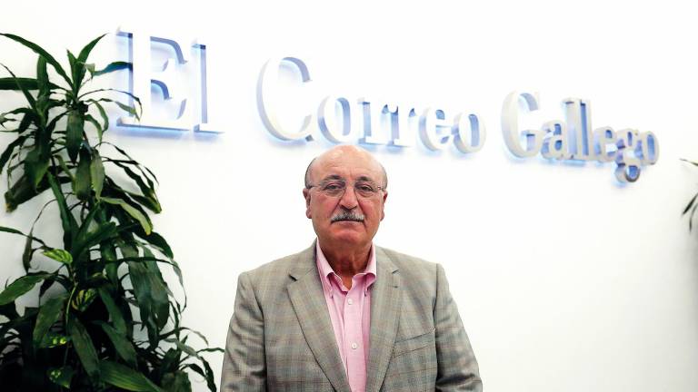 Julio Manuel Yebra-Pimentel, alcalde de Carballedo, en su visita a la sede central de EL CORREO GALLEGO, en A Costa Vella. Foto: Antonio Hernandez