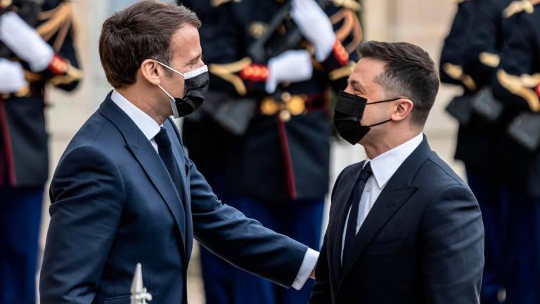 Foto de archivo del presidente francés, Emmanuel Macron, y el presidente ucraniano, Volodimir Zelenski.