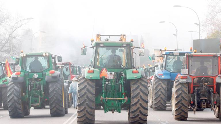 Los tractores volverán a rugir en toda España para lanzar el SOS del rural. Foto: Gallego