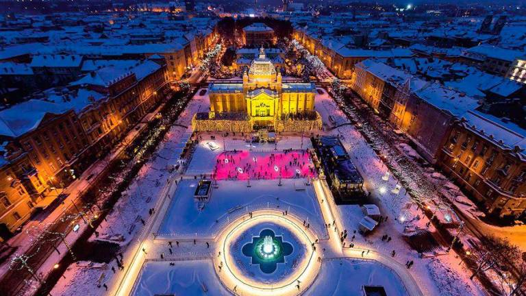 <b>Croacia</b>. El principal mercado de Navidad se ubica en el corazón de la ciudad de Zagreb, en la inmensa plaza del Rey Tomislav. (Fuente, nationalgeographic.com)
