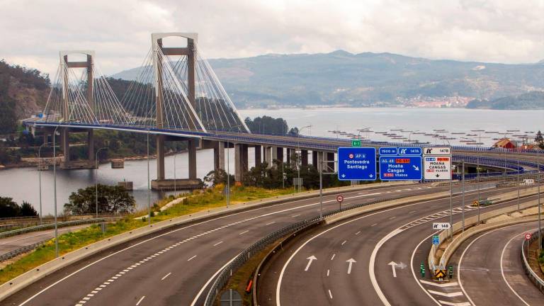 polémica. El traspaso de la Autopista del Atlántico a Galicia vuelve a enfrentar a los grupos políticos. Foto: Efe