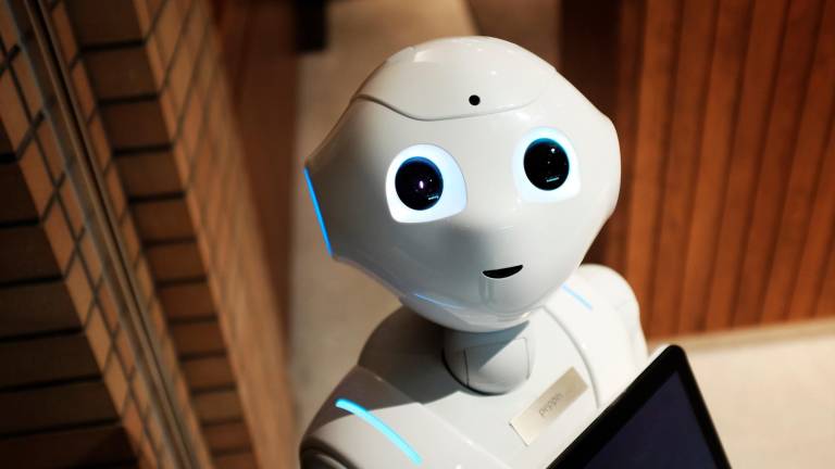 Tecnología. Pepper, un robot humanoide desarrollado por la empresa francesa Aldebaran Robotics. Foto: Pexels/ Alex Knight